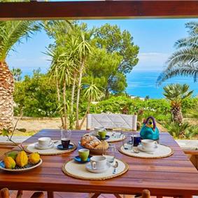 2 bedroom villa with jacuzzi & sea views, near Castellammare del Golfo, sleeps  4-5